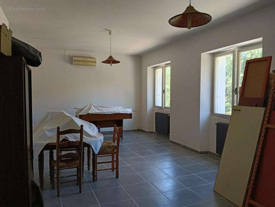 Maison 6 Chambres, Hangar, Grange, Appartement à rénover, Caves et Grand Garage - photo 5