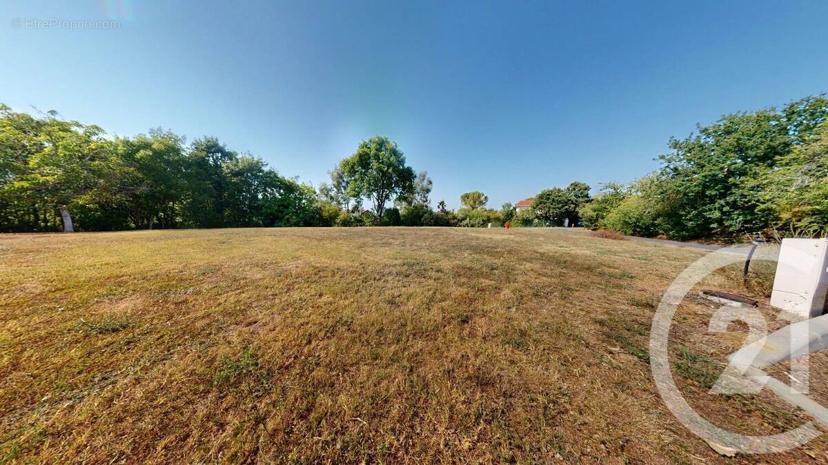 Photo 1 - Terrain à L&#039;ISLE-JOURDAIN