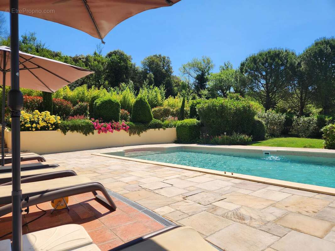 Superbe Villa de Campagne Alliant Luxe Moderne et un Magnifique Terrain - photo 13
