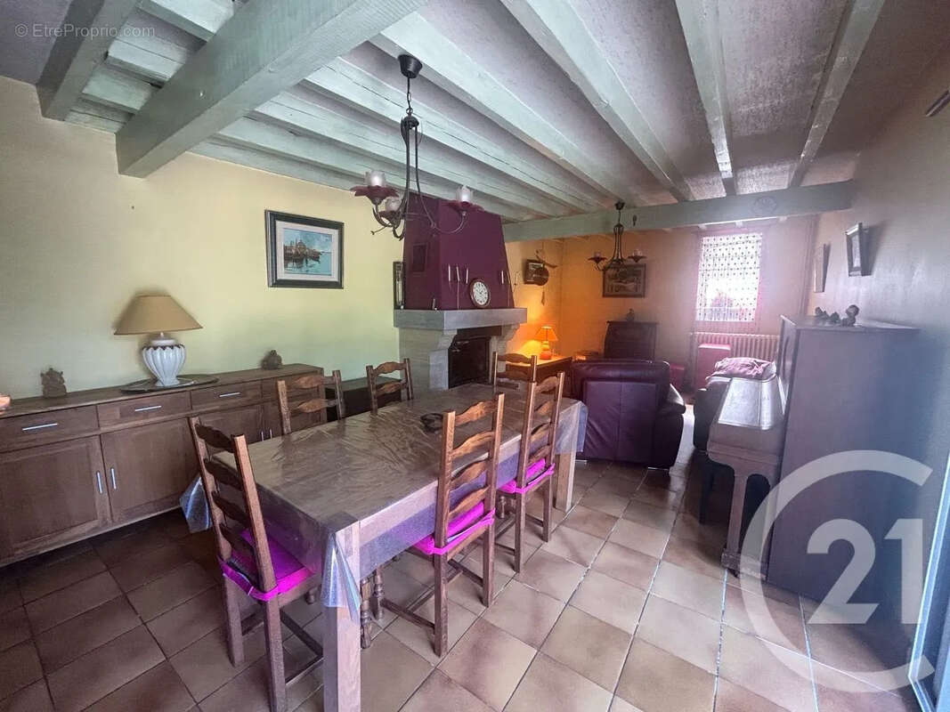 Maison à SAINT-HILAIRE-DE-LUSIGNAN