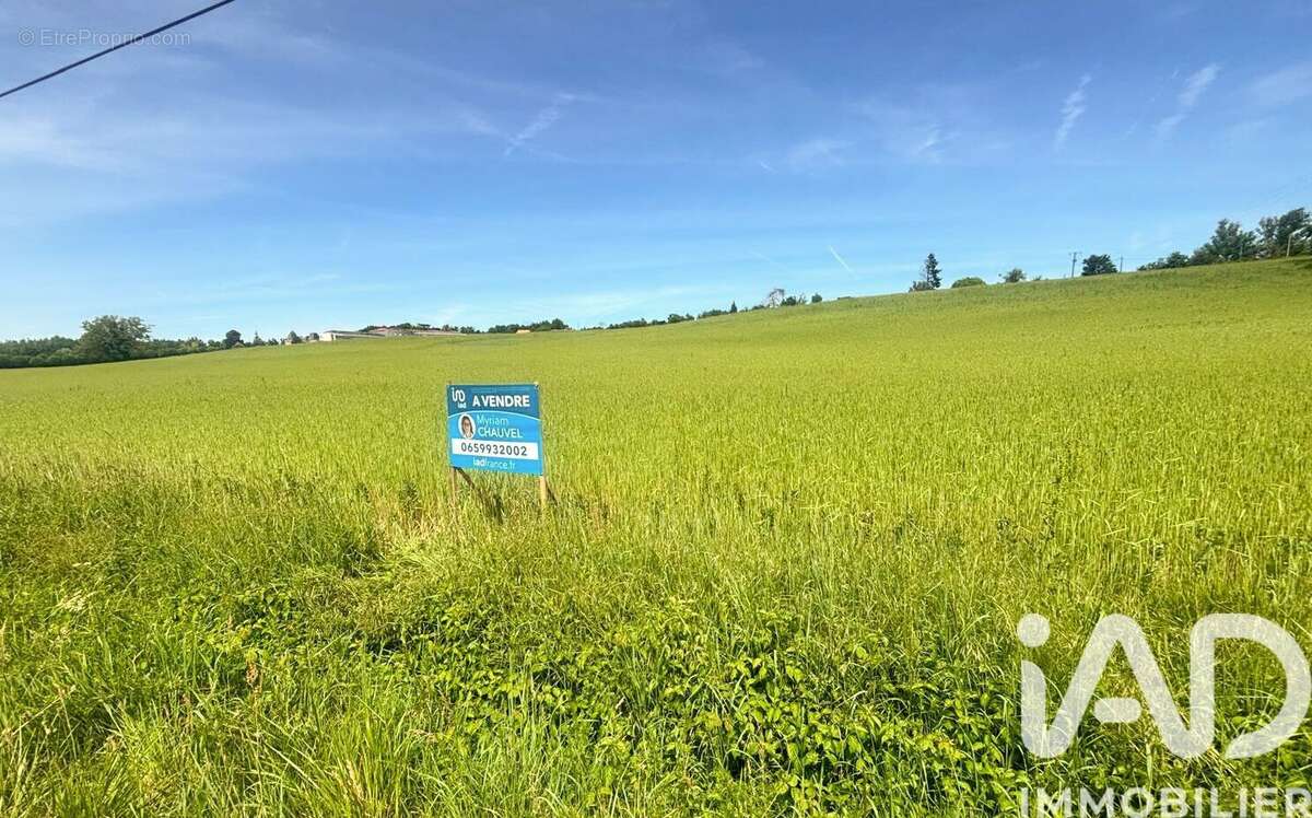 Terrain 3571 m² à Saint-Privat-Des-Pres  - photo 2