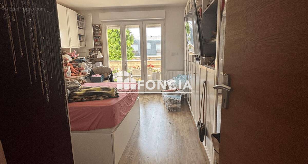 Appartement à SAINTE-GENEVIEVE-DES-BOIS