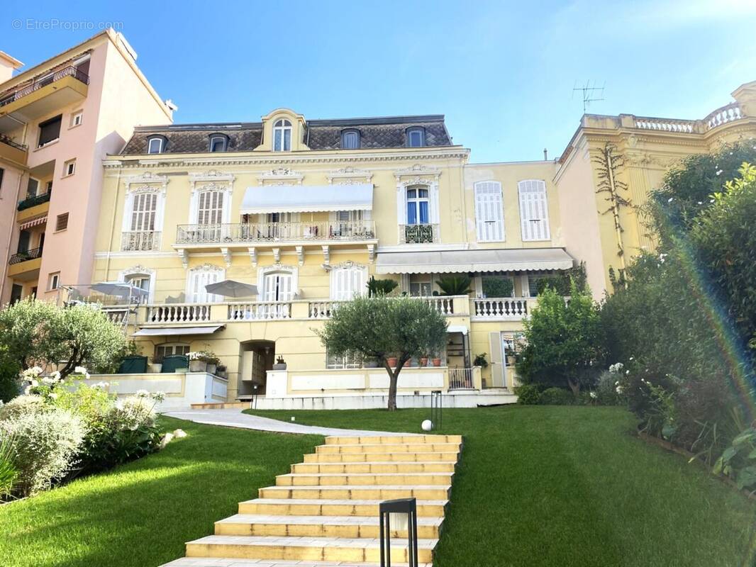 Appartement 1 pièce 32 m² · à Menton · 32,3 m² · 232 000 €