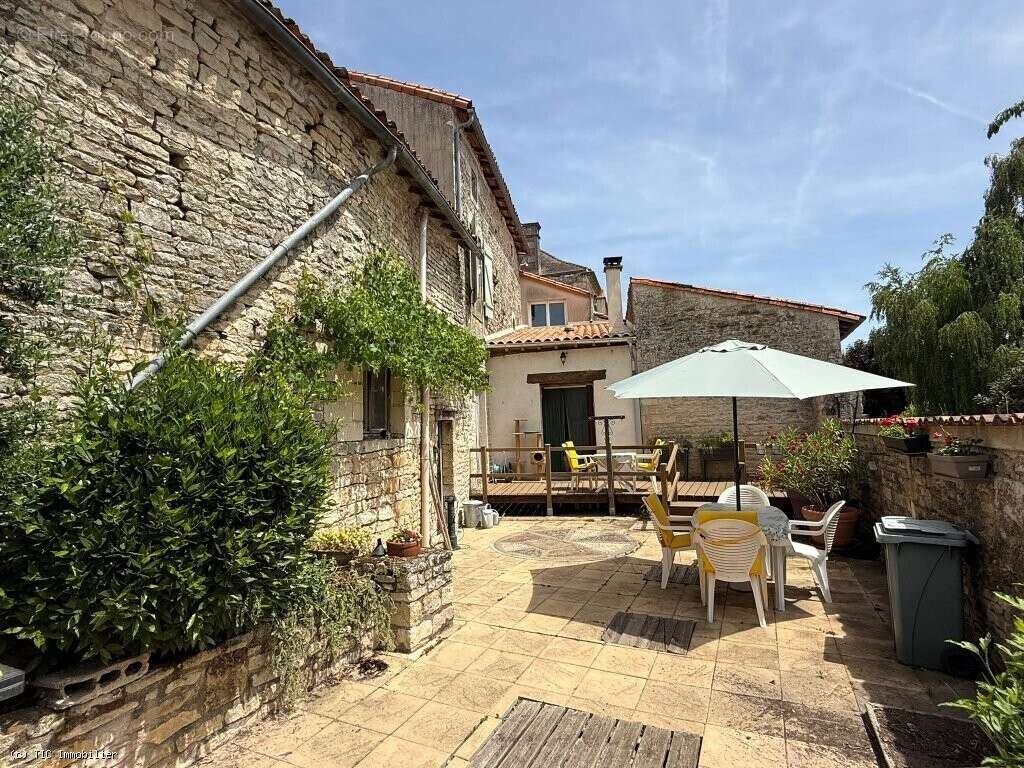 Maison à RUFFEC