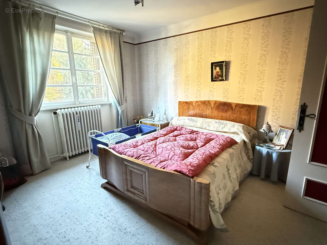 Maison à LA MONNERIE-LE-MONTEL