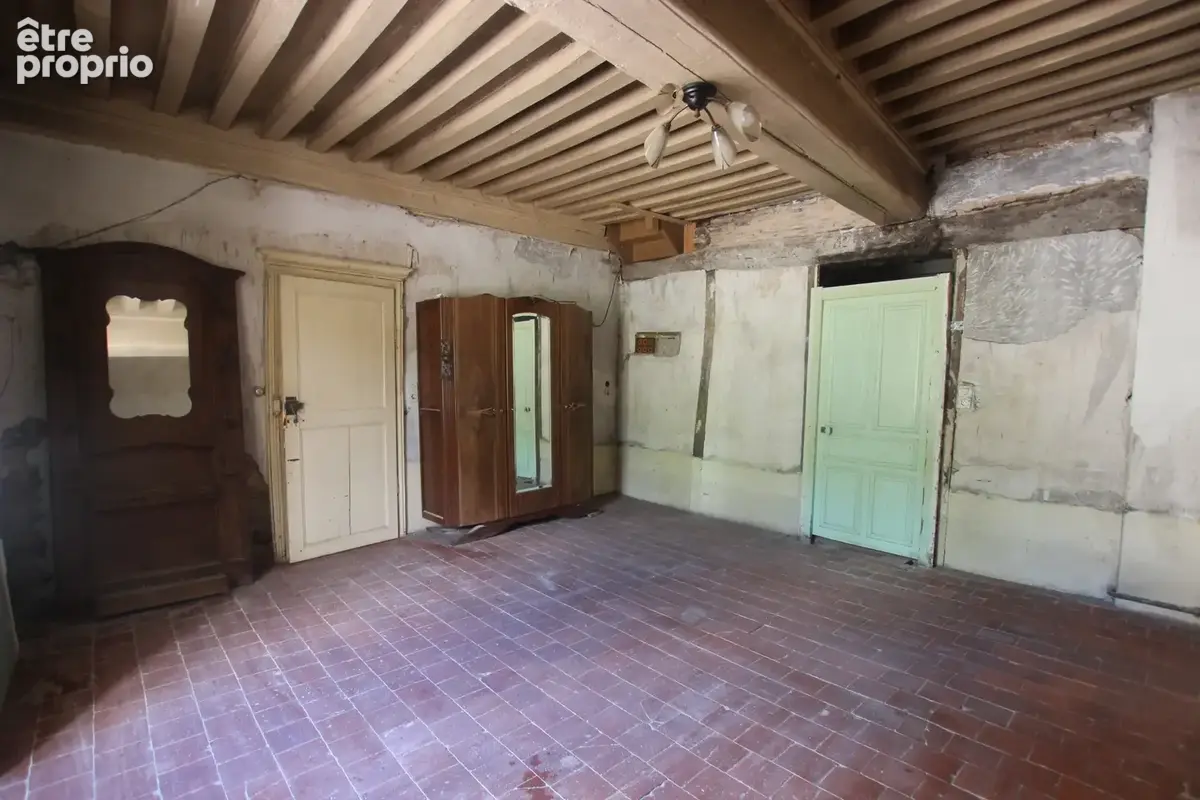 LUCENAY L'EVEQUE, Maison de ville 3 chambres, garage, jardin clos à terminer de rénover. - photo 5