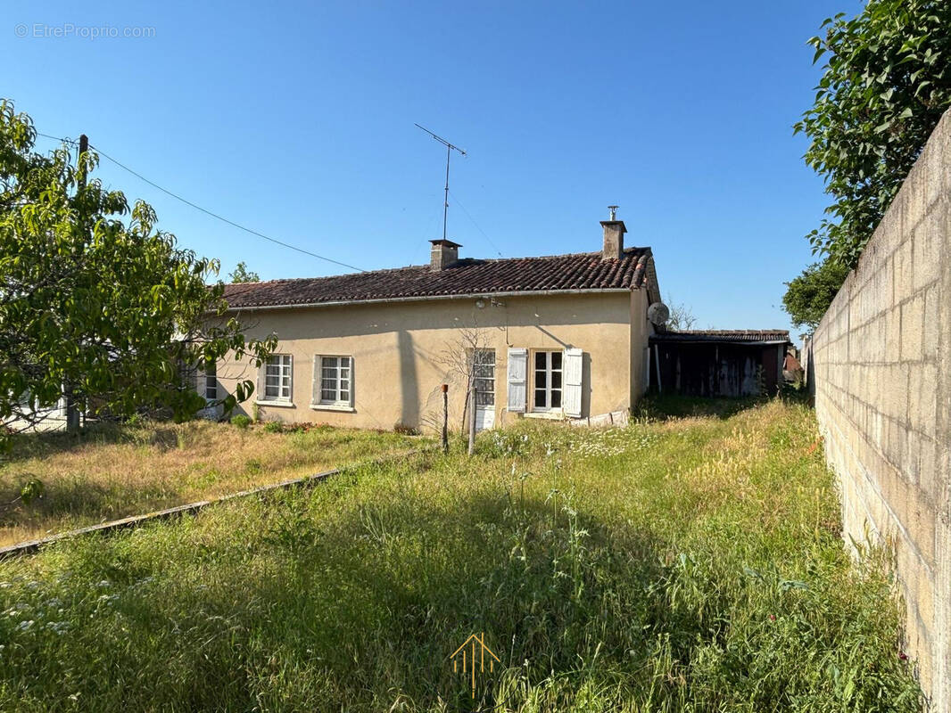 Maison à BROSSAC