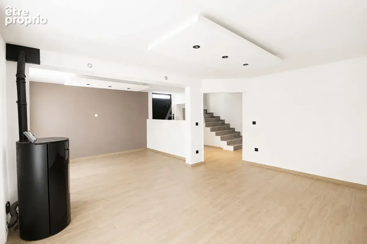 Maison 8 pièces - photo 1