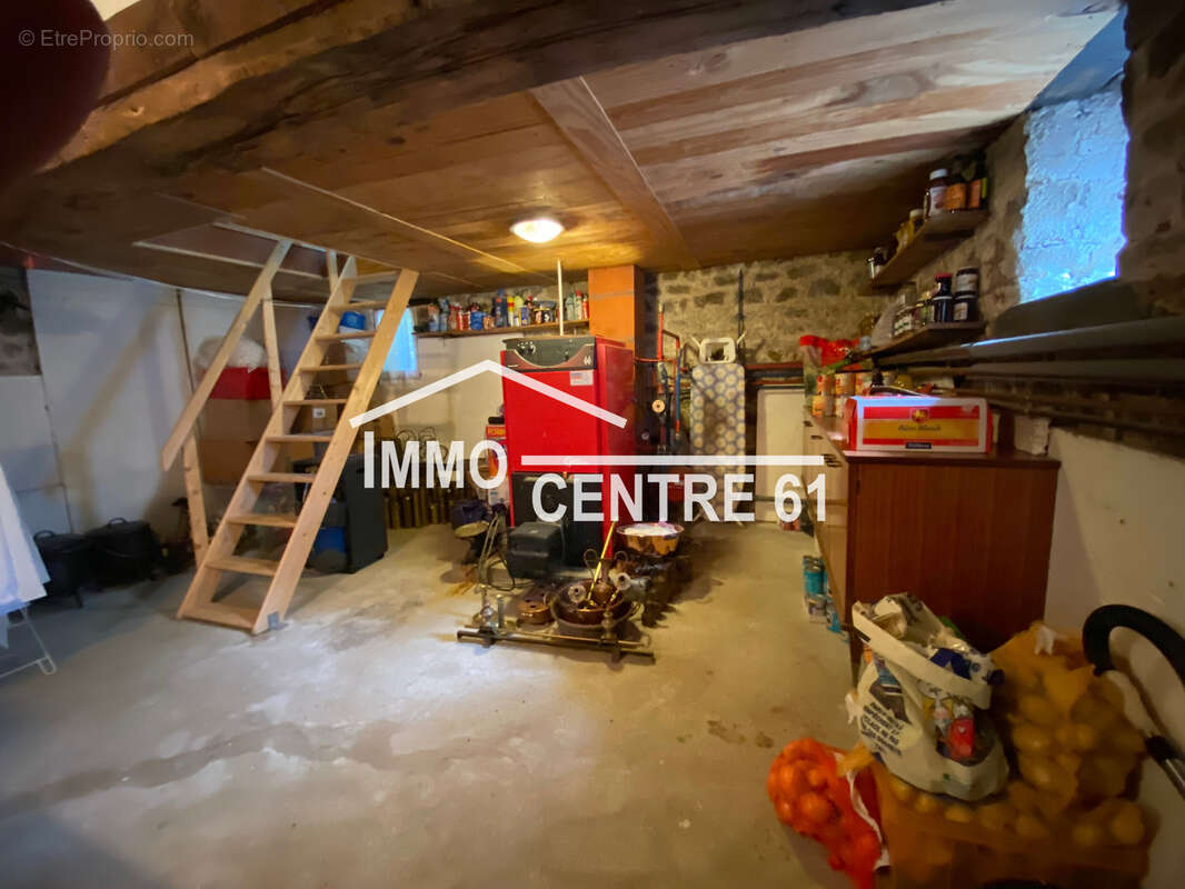 Maison à LASSAY-LES-CHATEAUX