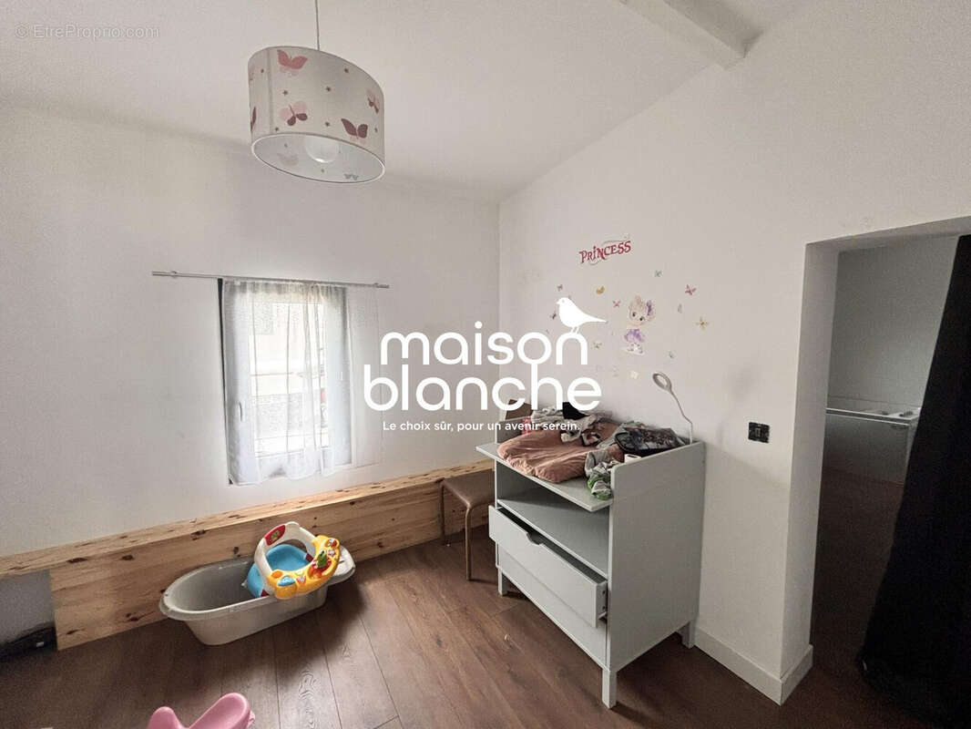 Maison à COUTRAS