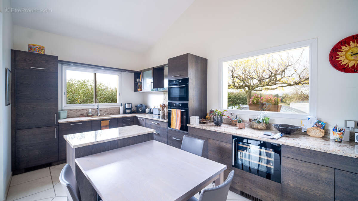 Maison à MONTELIMAR