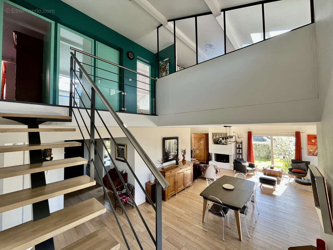 Maison à LA TOUR-DE-SALVAGNY