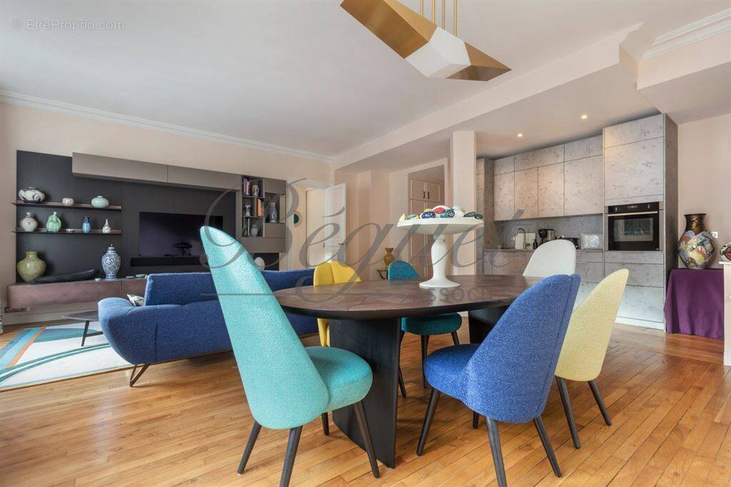 Appartement à PARIS-16E