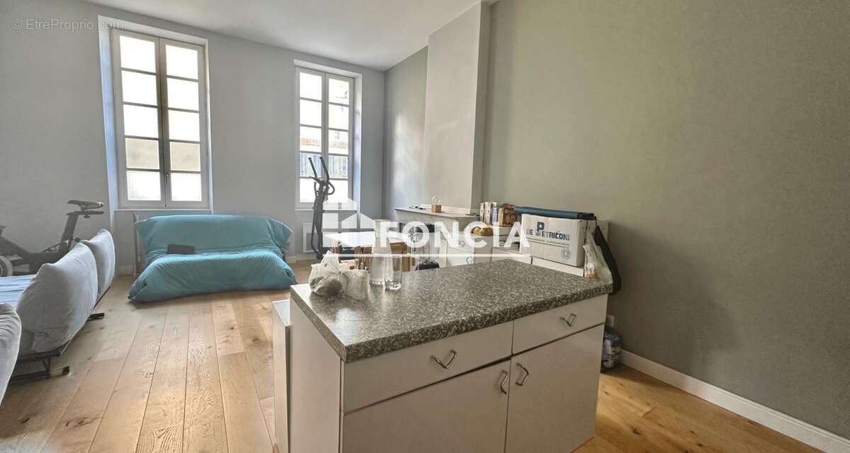 Appartement à MARSEILLE-6E