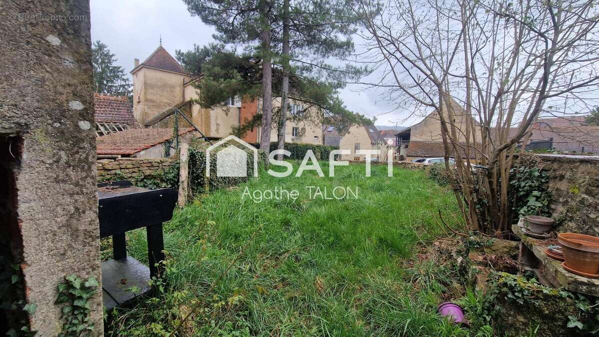 Maison 35 m² à Genouilly  - photo 7
