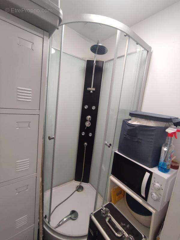 Commerce à PARIS-9E