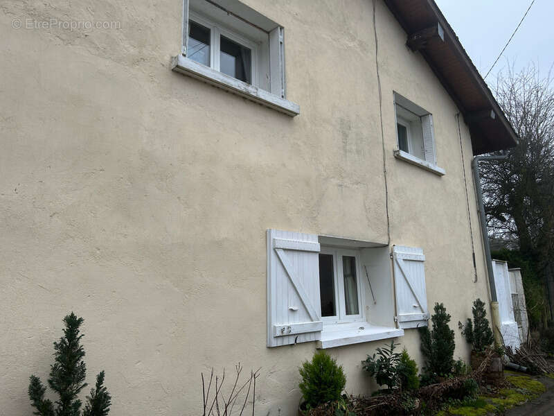 Maison à RIGNIEUX-LE-FRANC