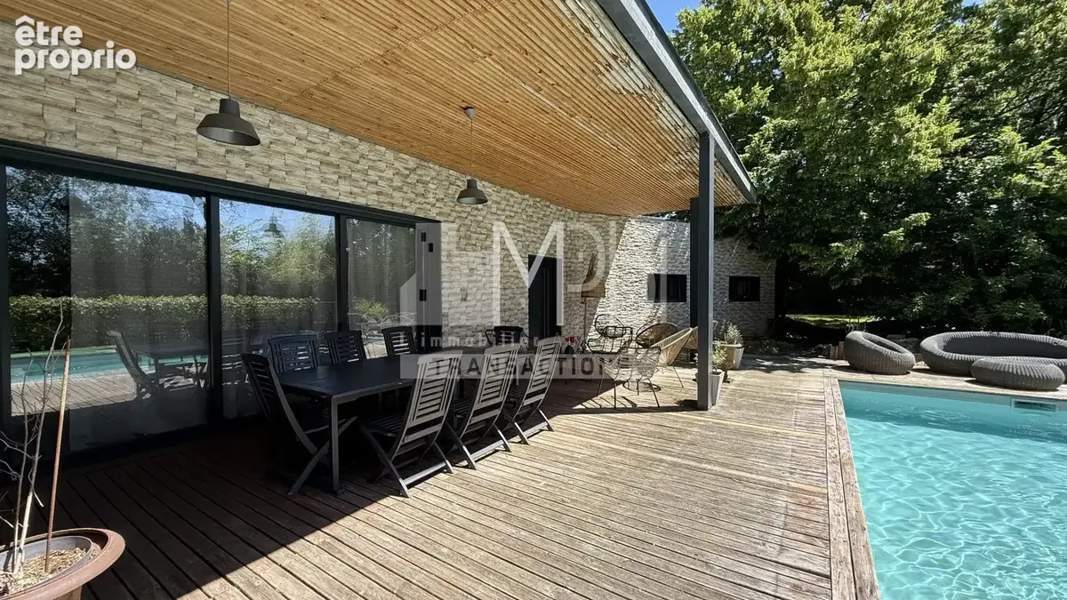Maison 8 pièces 221 m² à vendre à Bourg-En-Bresse (01000) - photo 2