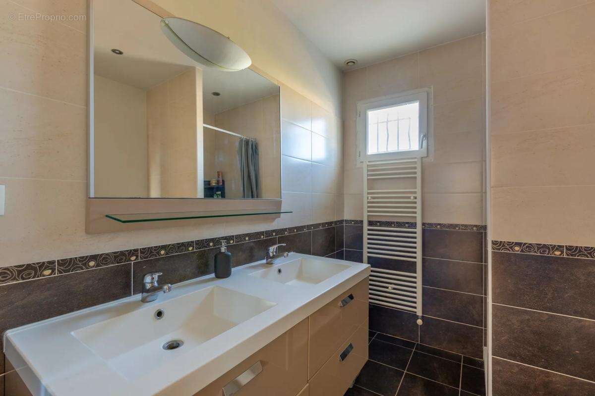 Maison à SAINT-BONNET-DE-MURE