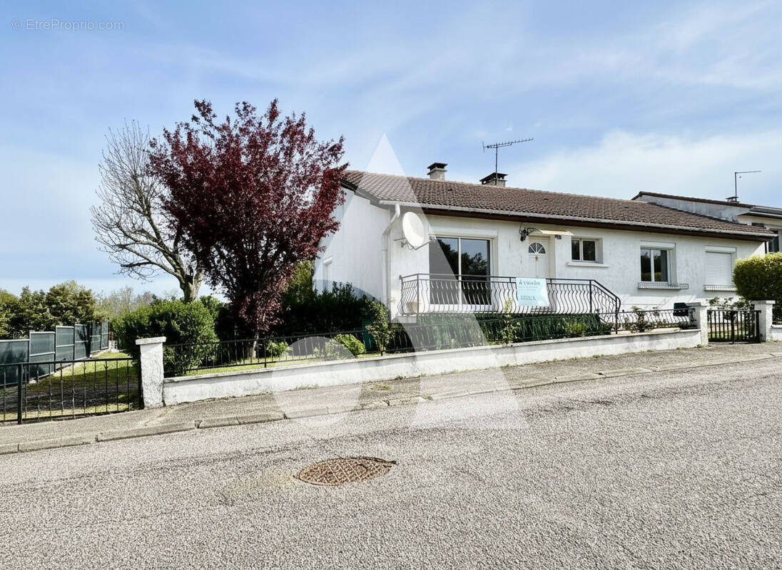 Maison à NEUFCHATEAU