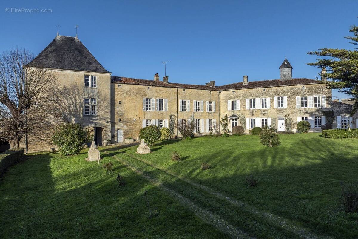 Maison à BEAUVOIR-SUR-NIORT