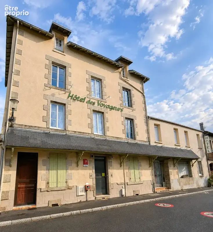Façade principale (rue) - Appartement à AMBAZAC
