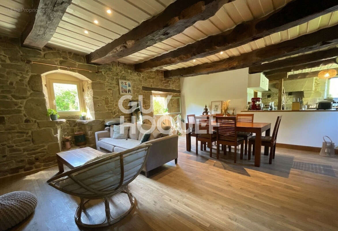 Maison en pierre du XVIIe siècle  116 m² sur 2 765 m² de terrain à BRANDIVY - photo 3