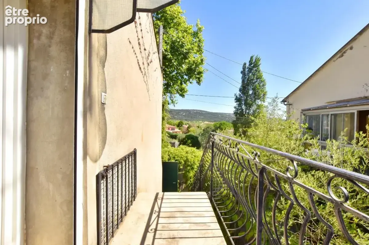 Maison de village rénovée, garage et potentiel d’aménagement - photo 3