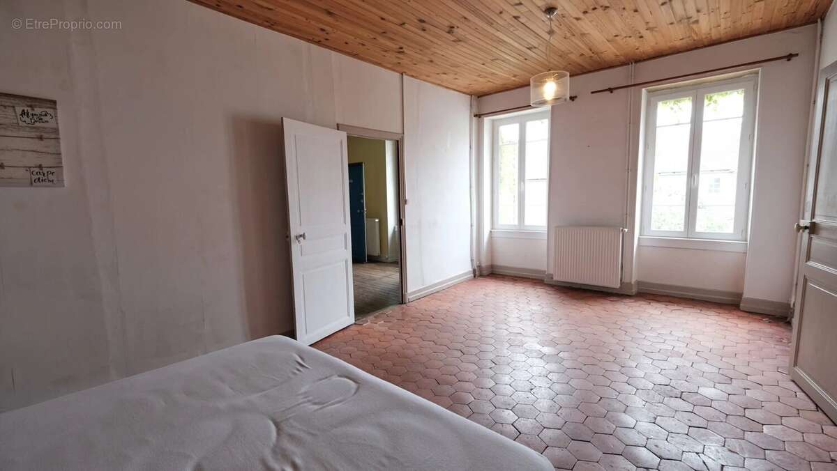 Maison à OUROUX-EN-MORVAN