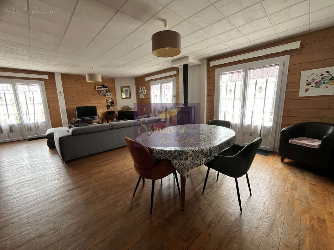 Maison familiale en ossature bois de 145 m2, quatre chambres.  Terrain de 1824 m2 garage double. - photo 4