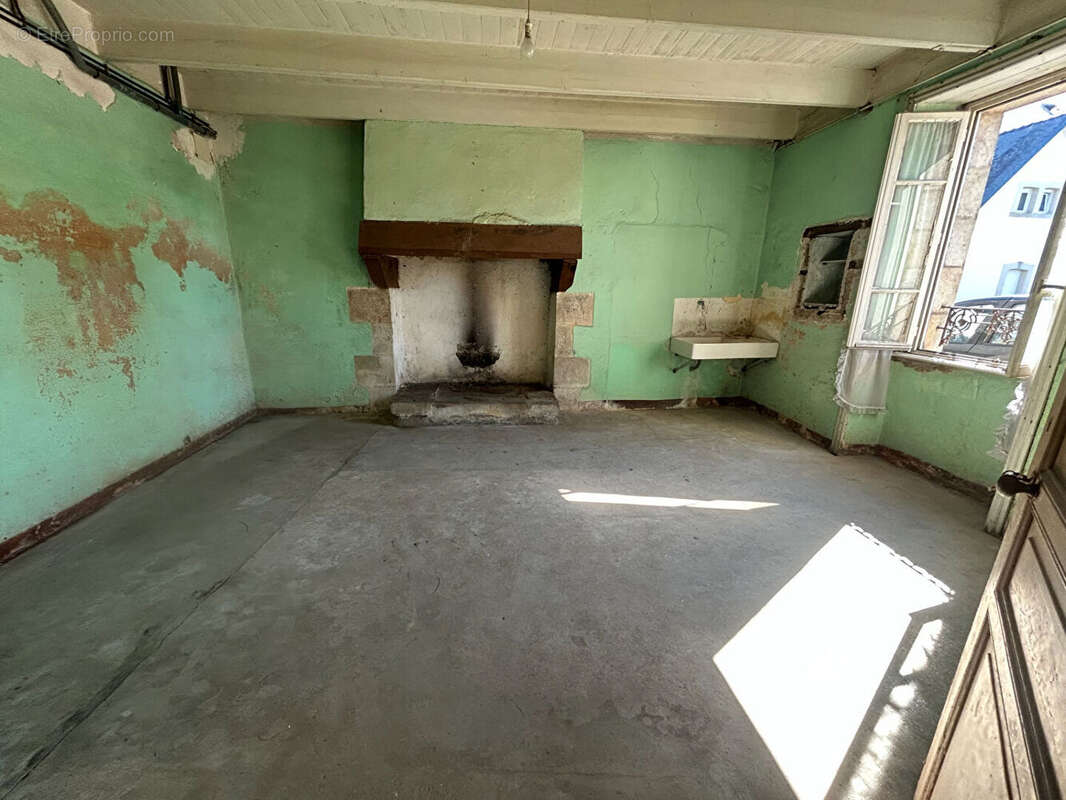 Maison à PLONEVEZ-PORZAY