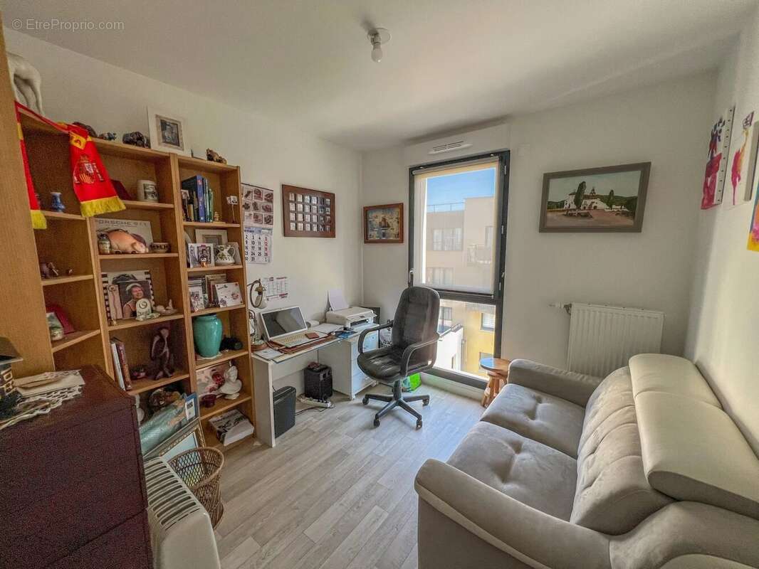 Appartement à LE MESNIL-SAINT-DENIS