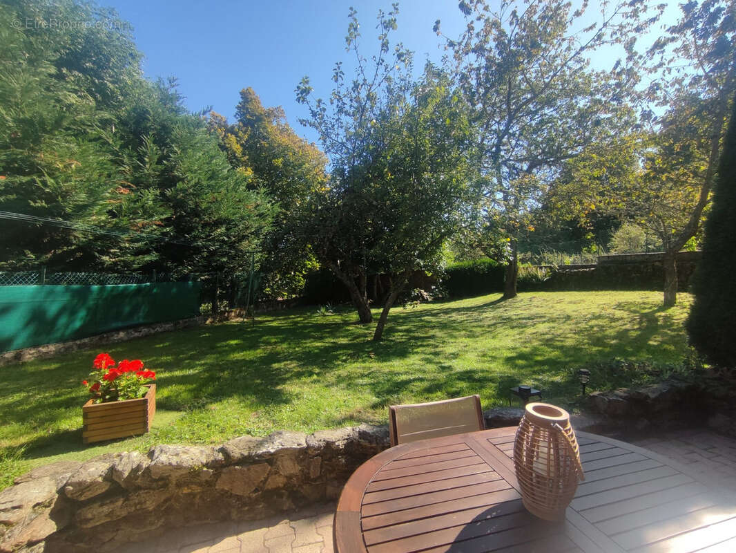 Maison à SAINT-SAUVEUR-LA-SAGNE