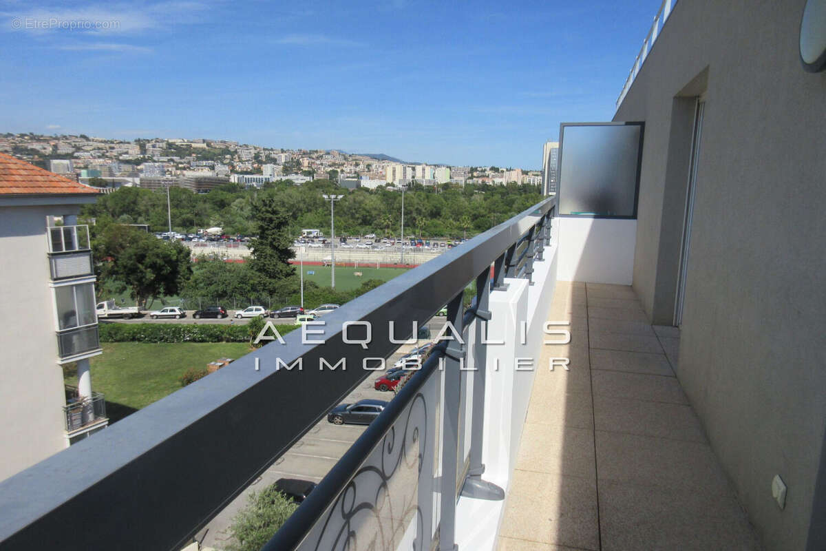 Appartement à SAINT-LAURENT-DU-VAR