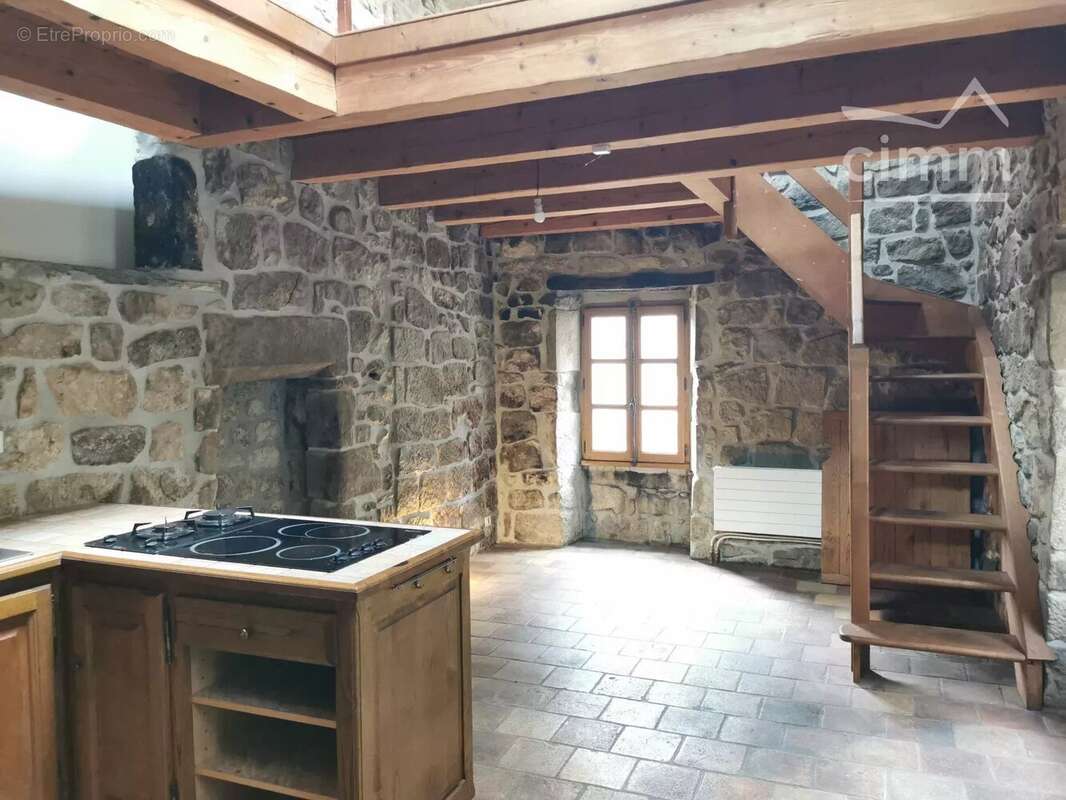 Maison à SAINT-ANDRE-LACHAMP