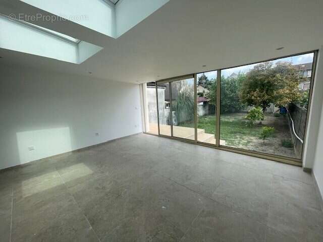 Maison à LE BLANC-MESNIL