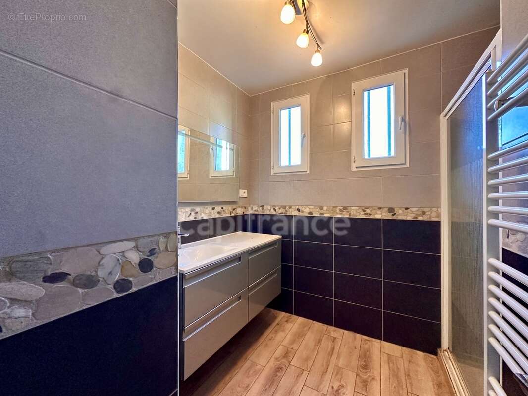 Maison à vendre 5 pièces  4 Chambres FEUCHEROLLES (78) - photo 13
