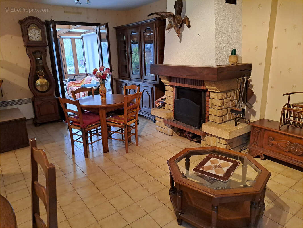Maison à BAZOCHES-SUR-LE-BETZ