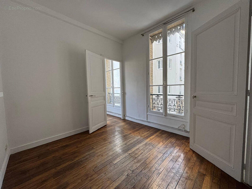 Appartement à PARIS-16E