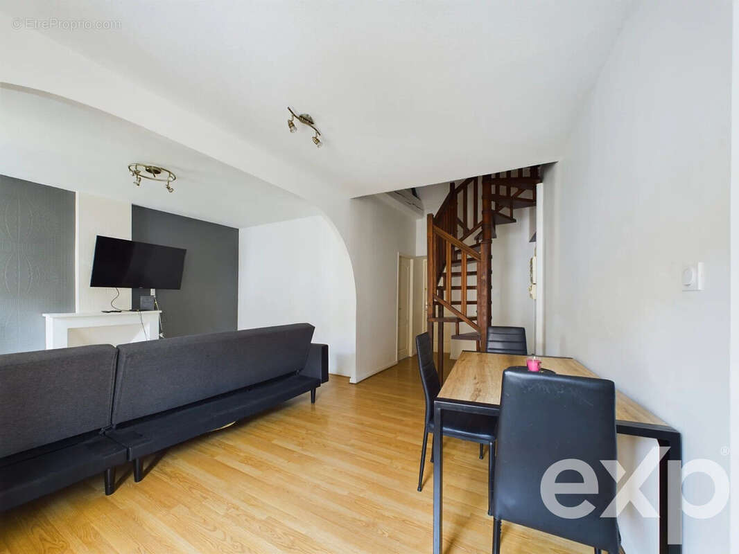 Appartement à LA TOUR-DU-PIN