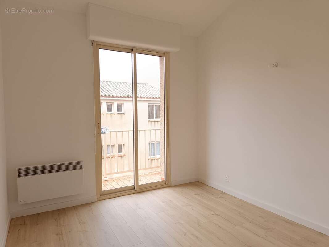Chambre 3 - Appartement à NARBONNE