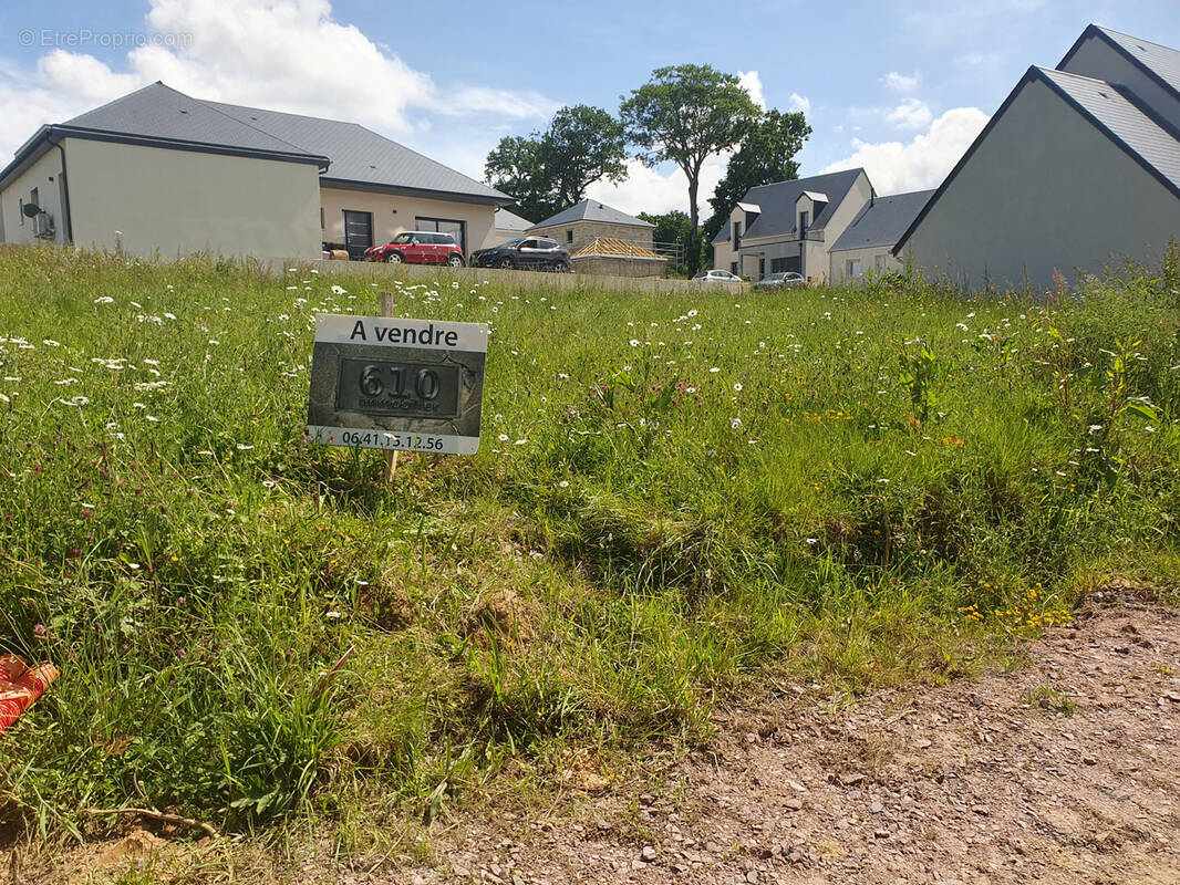 Terrain à TILLY-SUR-SEULLES