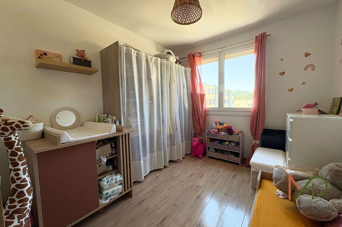 Draguignan, appartement T3 rénové avec balcon, cave. - photo 6