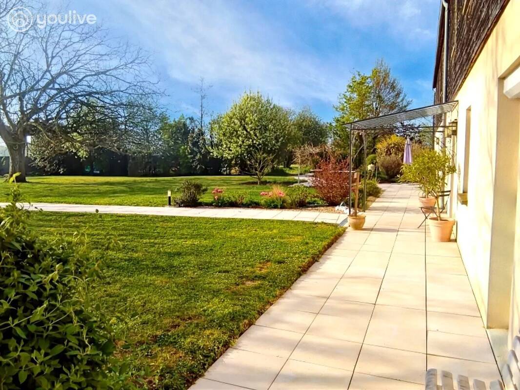 Maison à BRISSAC-QUINCE