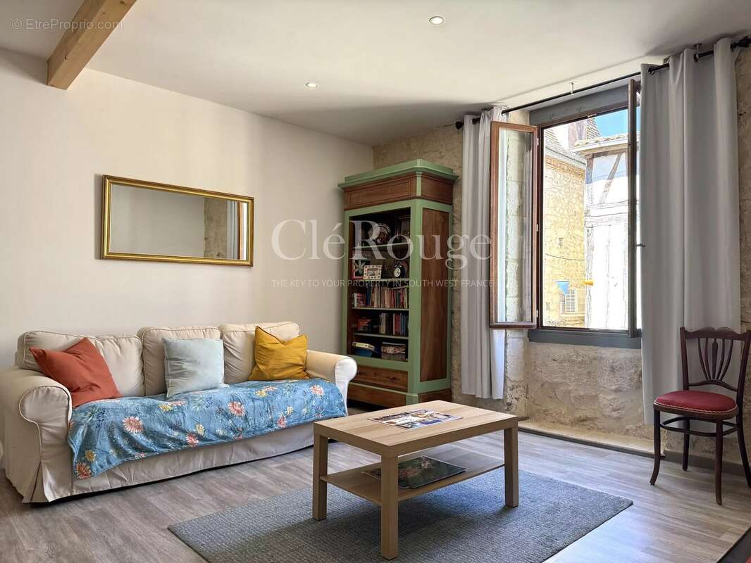 Eymet – Immeuble de rapport au cœur de la bastide avec maison, studio et local commercial - photo 6