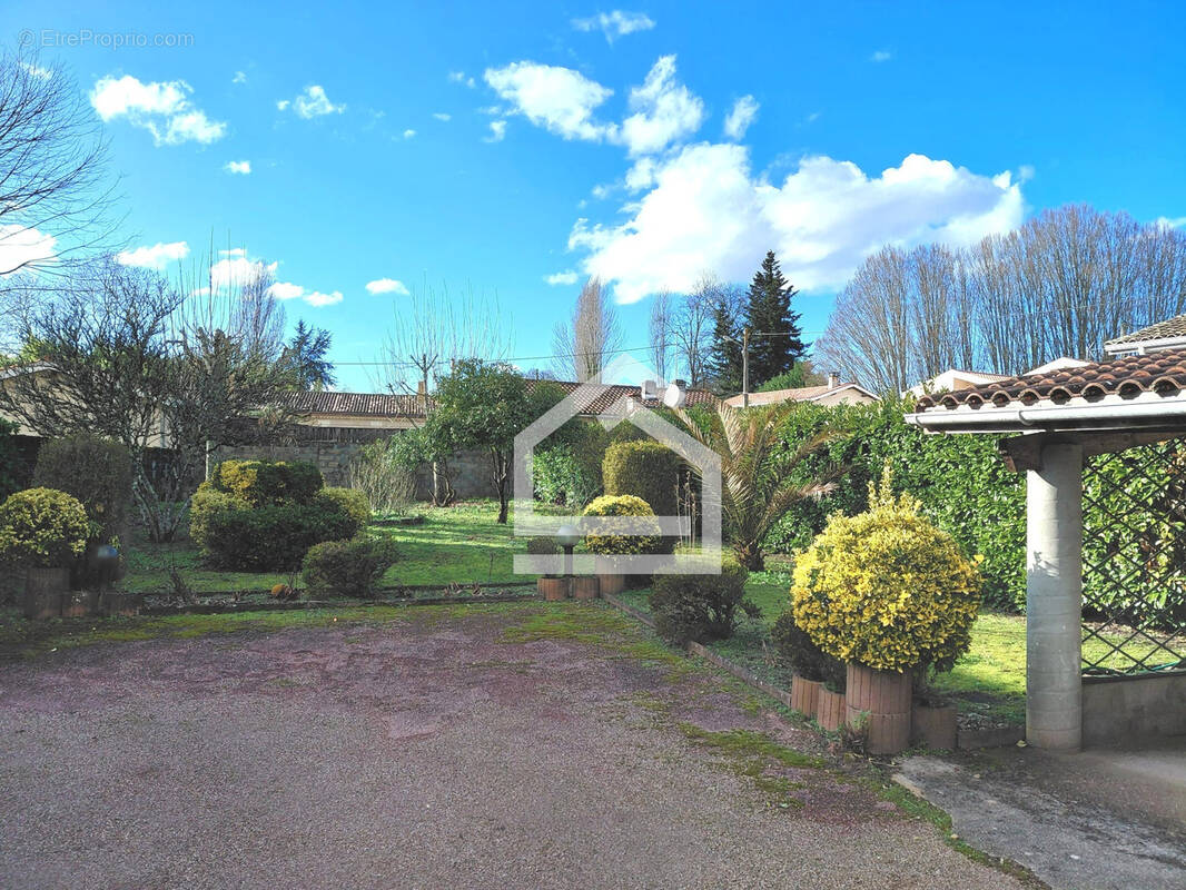 Maison à LEOGNAN