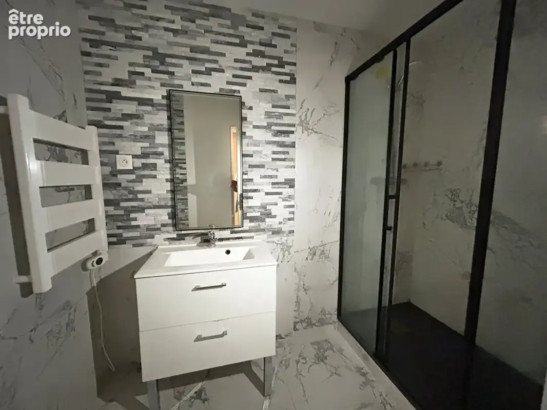 FINISTÈRE: Brest. Spacieux appartement T4 meublé avec ascenseur et deux places de stationnement sécurisées. - photo 10