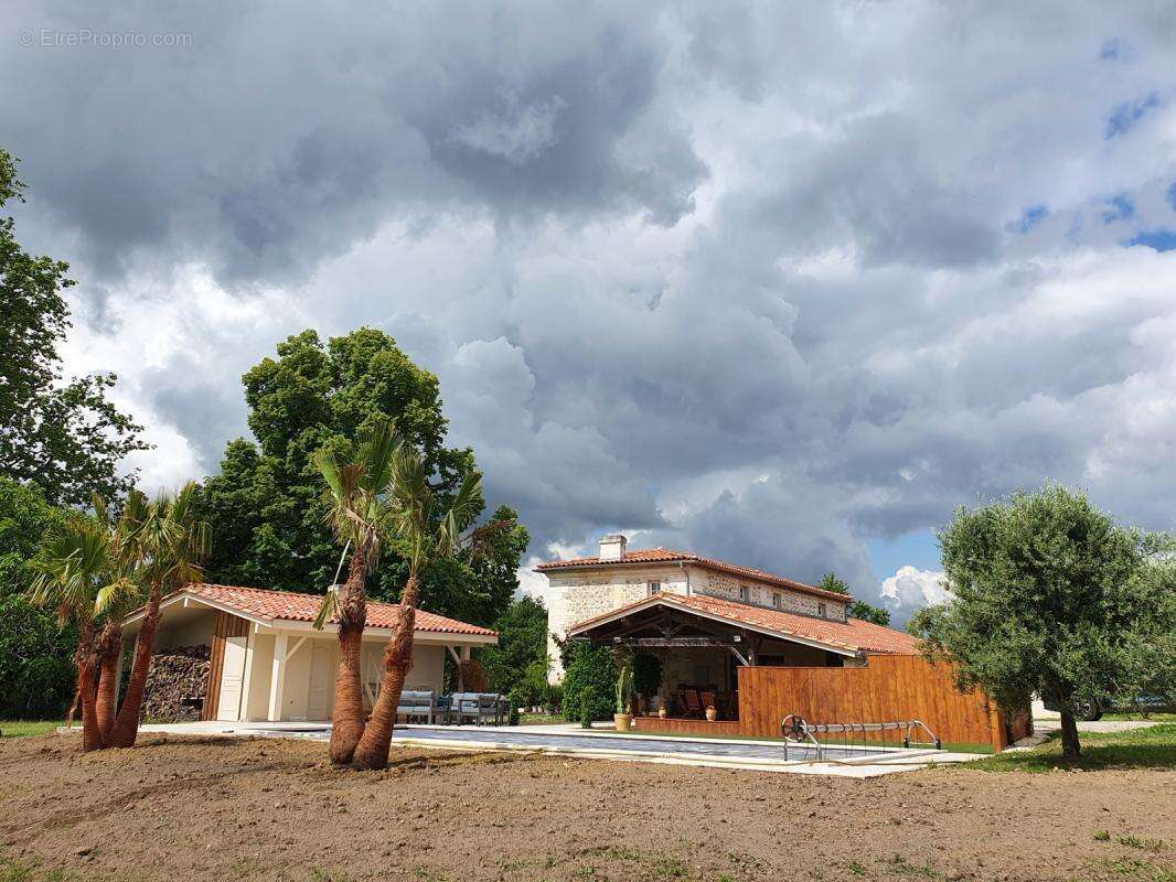 Commerce à SAINT-MARTIN-DU-BOIS