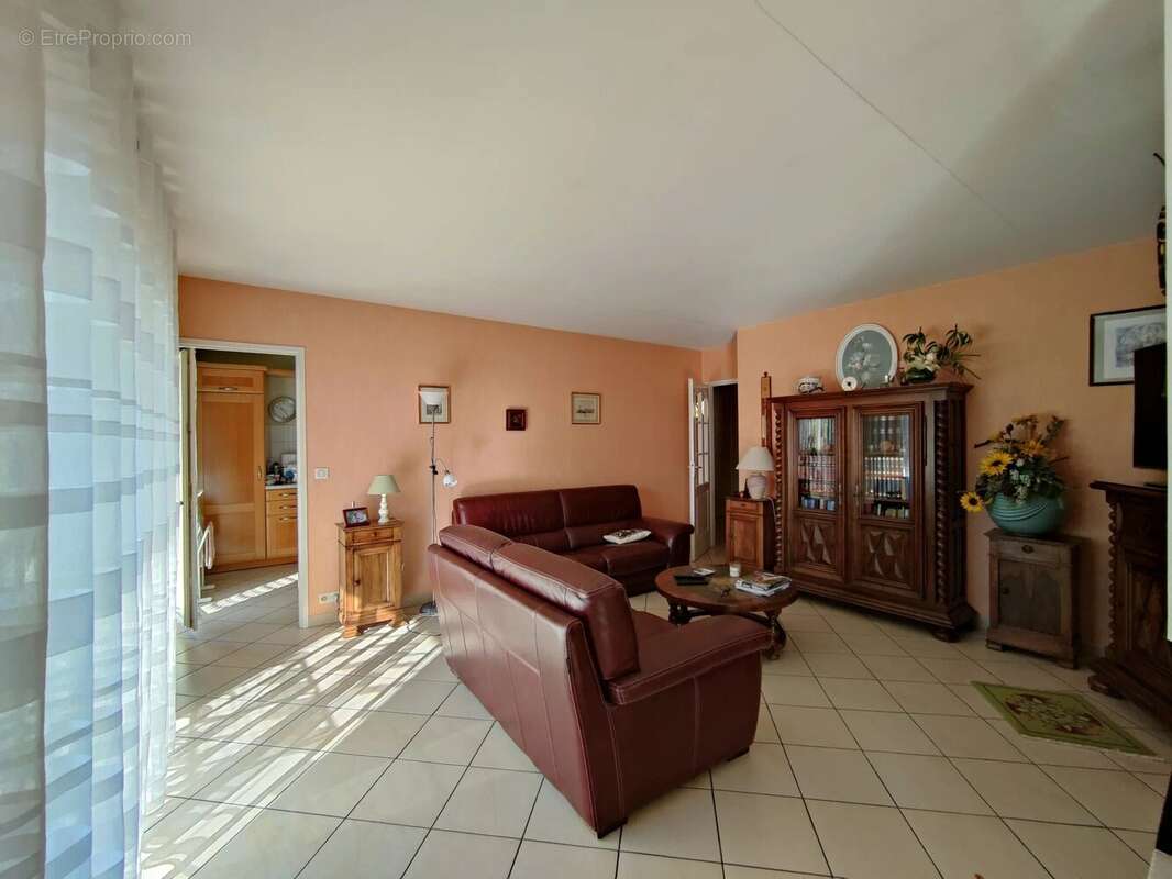 Maison à SAINT-MICHEL-DE-RIEUFRET