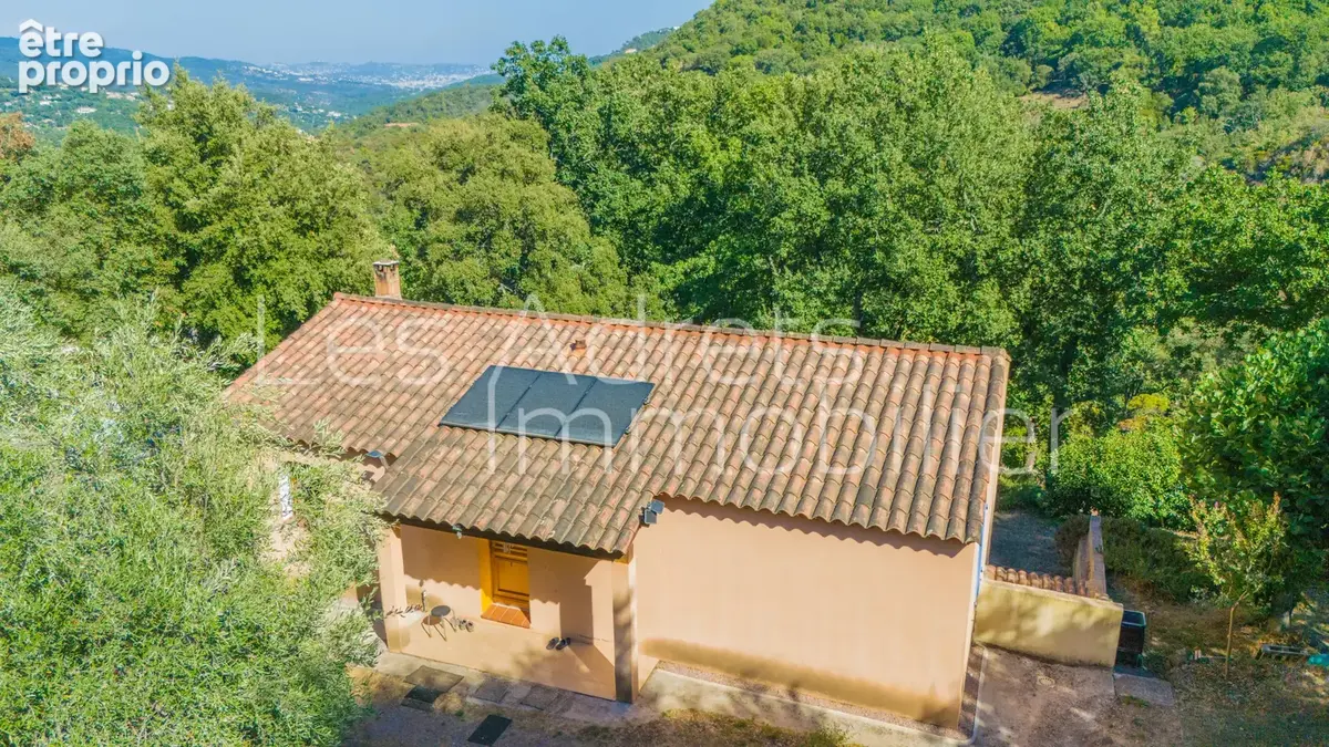Maison au calme avec 4 chambres, grand terrain et superbe potentiel - photo 2